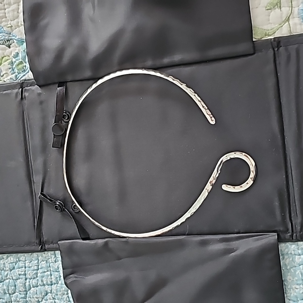 Faux silver choker hammered material